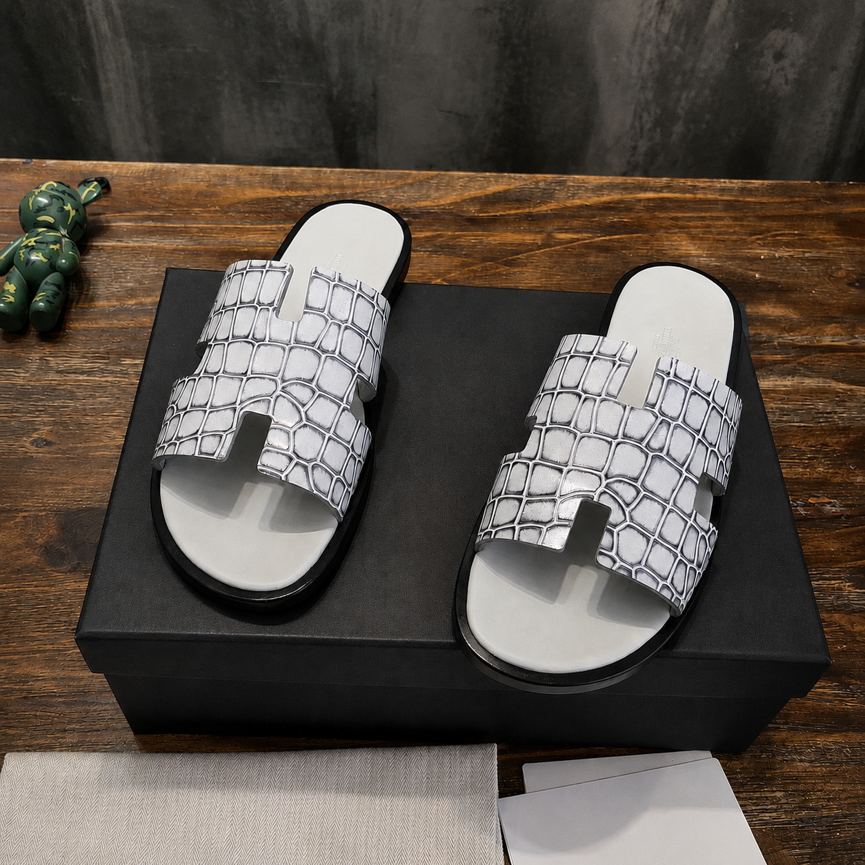 Austin Mens Slippers in White Croc Tipping Leather | Hides&Cult