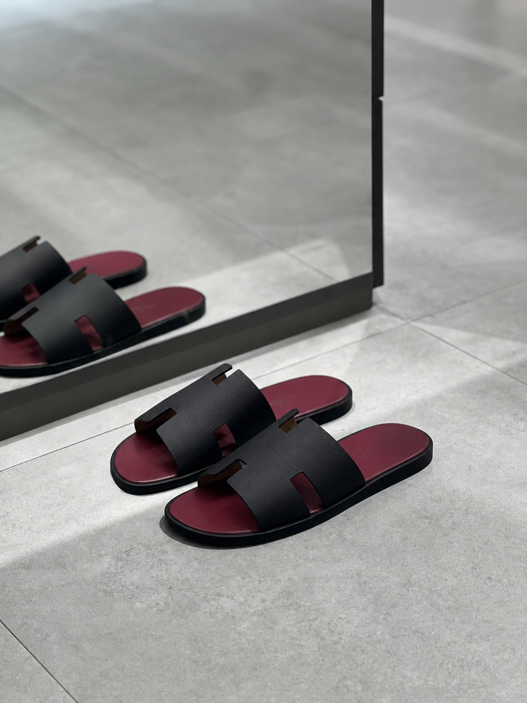 Austin Mens Slippers in Black-Milled - Maroon Dual Tone Leather | Hides&Cult
