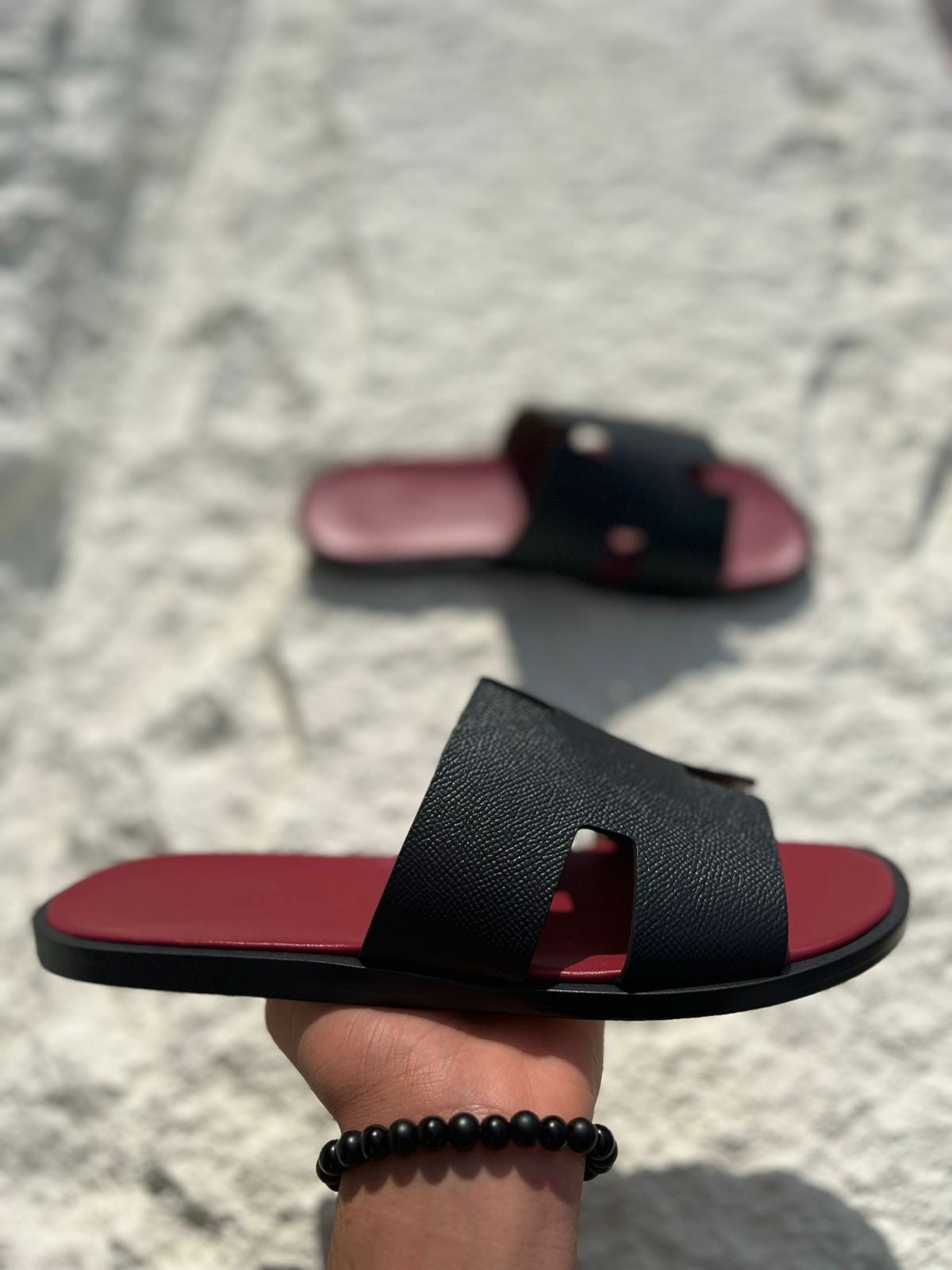 Austin Mens Slippers in Black-Milled - Maroon Dual Tone Leather | Hides&Cult
