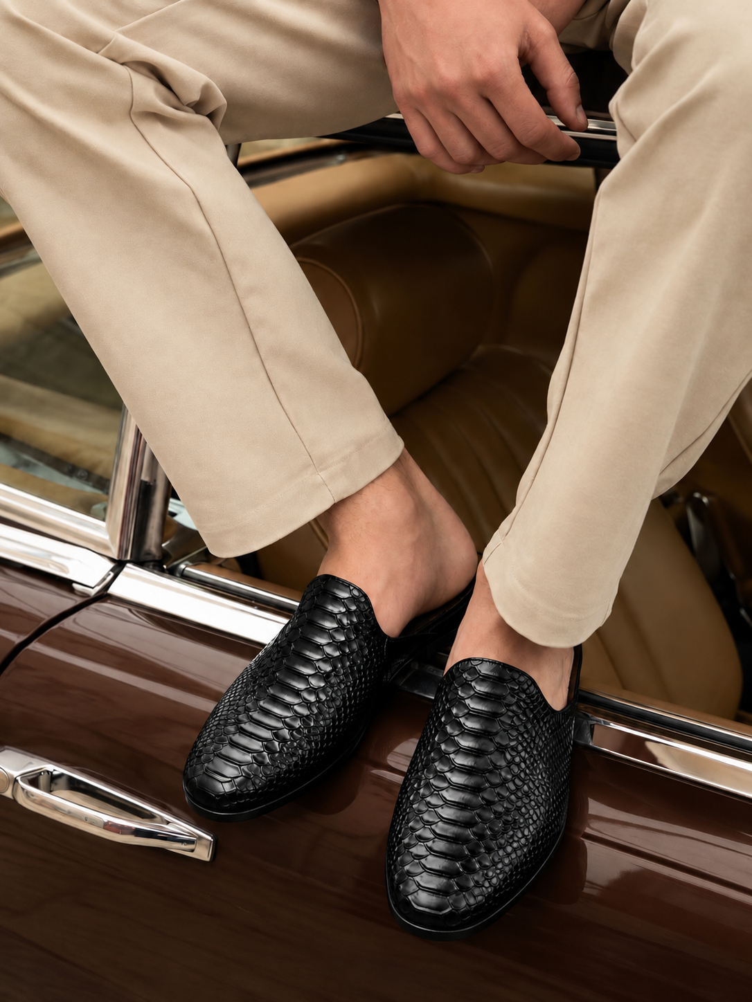 Vegas - Black Python Texture Leather Mules