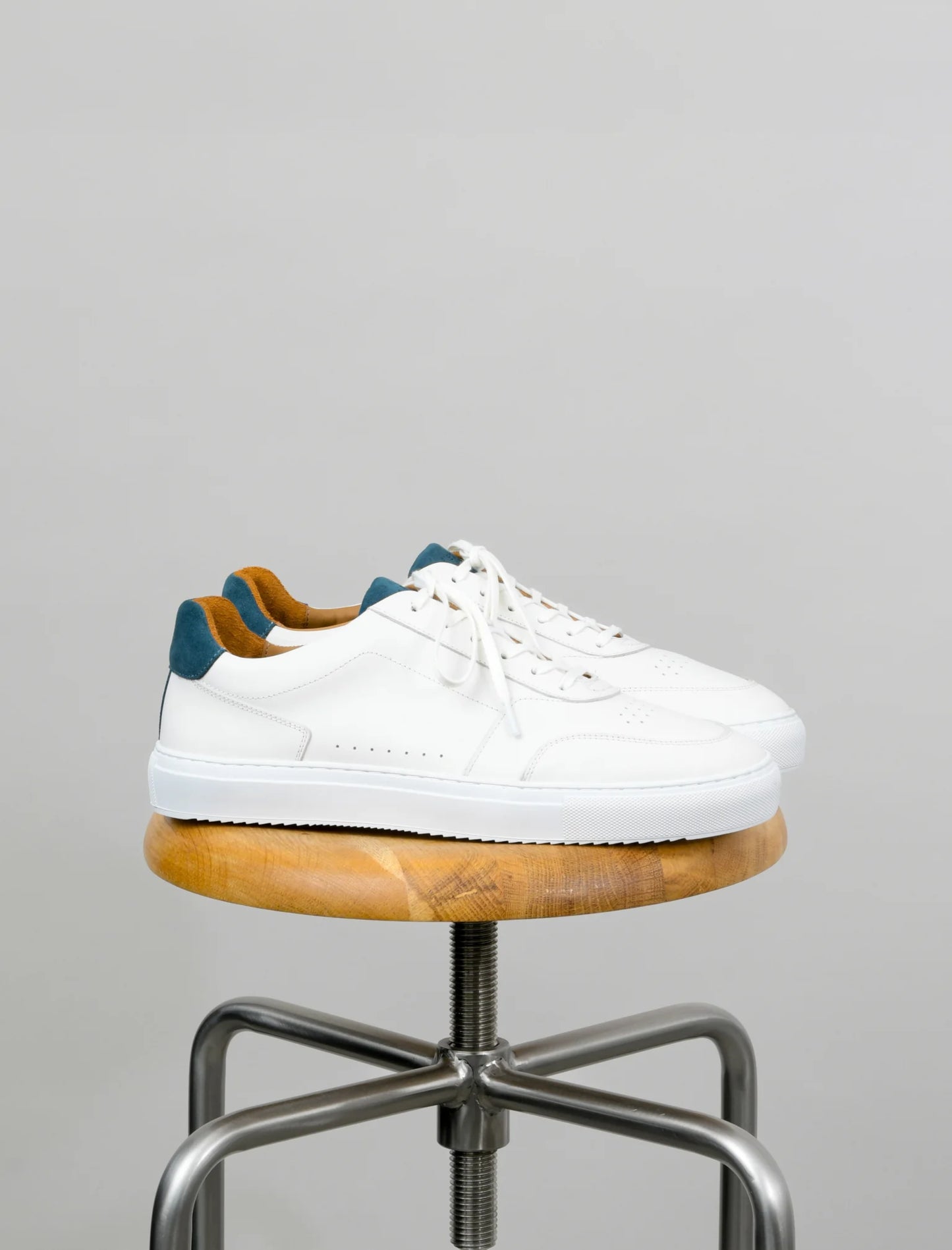 Mens White & Blue Colorblocked Genuine Leather Sneakers